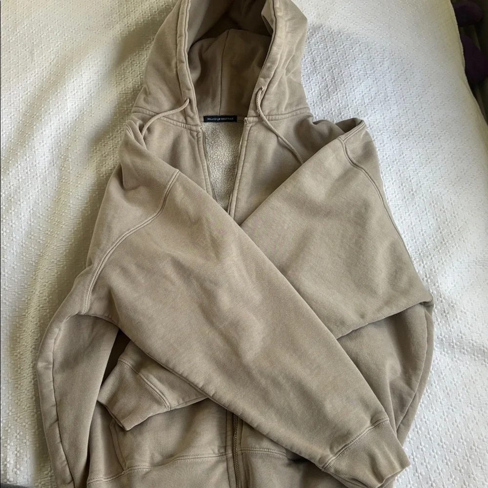 Brandy Melville Beige Hoodie Jacket - Picture 3 of 3